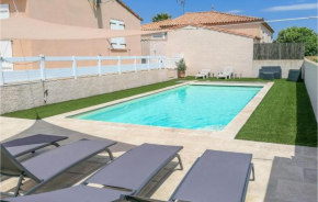 Stunning Home In Saint-Nazaire-Daude